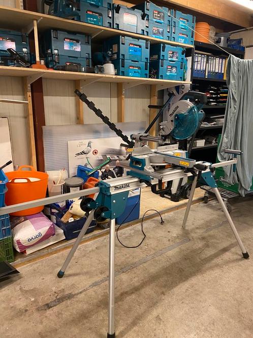 Makita afkortzaag plus onderstel, Doe-het-zelf en Verbouw, Gereedschap | Zaagmachines, Zo goed als nieuw, Afkortzaag, 1200 watt of meer