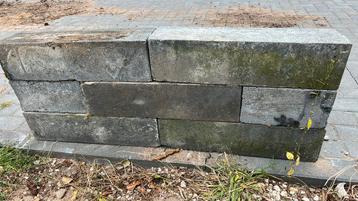 Stapelblokken hardsteen 60x15x15 ca80 stuks beschikbaar voor biedingen
