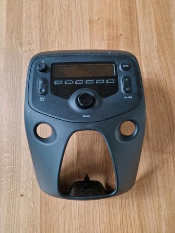 Autoradio Toyota Aygo 2014 - 2022 met behuizing beschikbaar voor biedingen