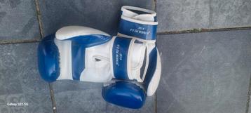 Rumble kinder bokshandschoenen 6 OZ beschikbaar voor biedingen
