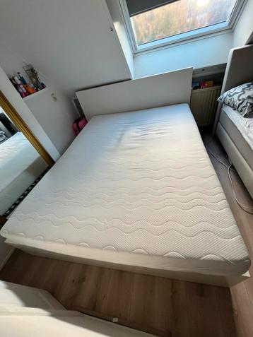 Bed incl. matras en lades - zeer goede staat!