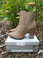 Nieuwe retro stijl taupekleurige blok laarsjes maat 39, Kleding | Dames, Schoenen, Overige kleuren, Verzenden, Lage of Enkellaarzen