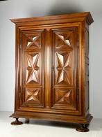 Burgundy Cabinet frans antiek ca. 1700