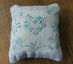 Geborduurd speldenkussen / geurzakje, hartje, Valentijnsdag, Hobby en Vrije tijd, Borduren en Borduurmachines, Gebruikt, -, -