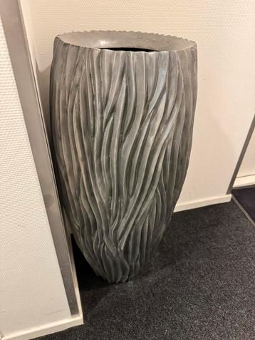 Geweldige bloempot beschikbaar voor biedingen