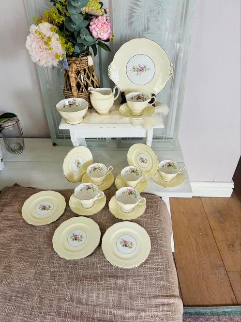 Royal Albert vintage pastel geel servies 6 pers winsome, Antiek en Kunst, Antiek | Servies compleet, Ophalen