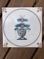 Tegeltje Workumer aardewerk - bloem opdruk, Antiek en Kunst, Ophalen of Verzenden