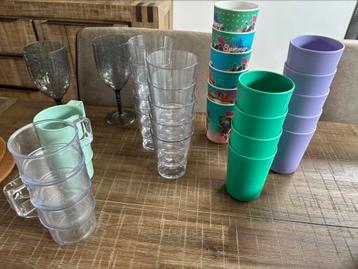 Complete set campingservies en pannen beschikbaar voor biedingen