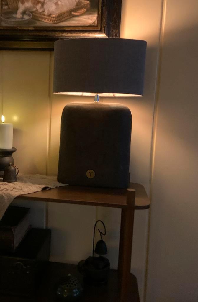 Mooie Brynxz tafellamp met een uniek design, Huis en Inrichting, Lampen | Tafellampen, Zo goed als nieuw, Minder dan 50 cm, Stof