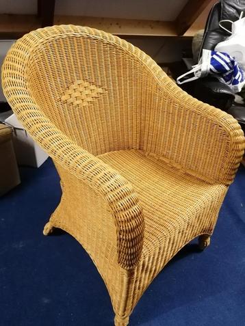Rotan stoel beschikbaar voor biedingen