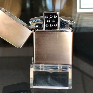 -CHAMP-1is geen zippo lijkt wel ,deze heeft afgeronde hoeken beschikbaar voor biedingen