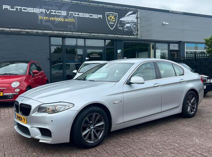 BMW 5-Serie 3.0 I 523 AUT 2011 M-pakket, Auto's, BMW, Bedrijf, 5-Serie, Benzine, B, Sedan, Automaat, Origineel Nederlands, Zilver of Grijs