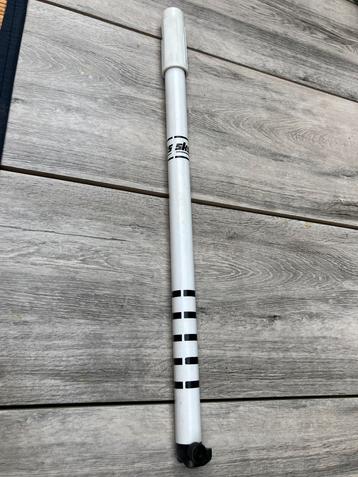 Leuke witte vintage fietspomp SKS beschikbaar voor biedingen