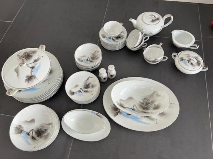Servies uit Japan handbeschilderd 45 delen, Antiek en Kunst, Antiek | Servies compleet, Ophalen of Verzenden