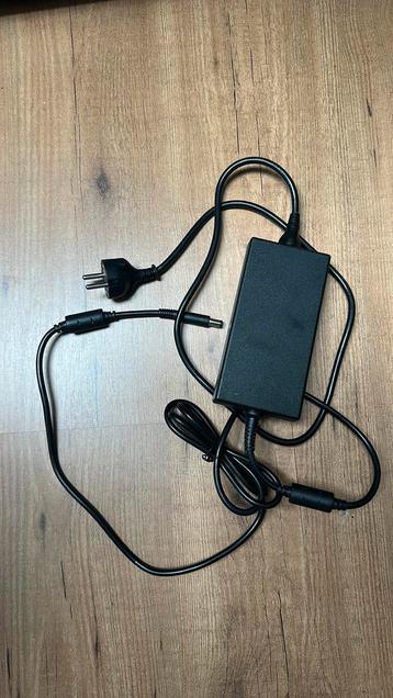 Dell laptop oplader beschikbaar voor biedingen