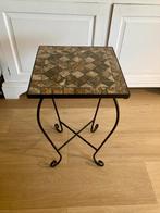 Plantentafel van smeedijzer en natuursteen, Huis en Inrichting, Tafels | Bijzettafels, Minder dan 55 cm, Rond, Zo goed als nieuw