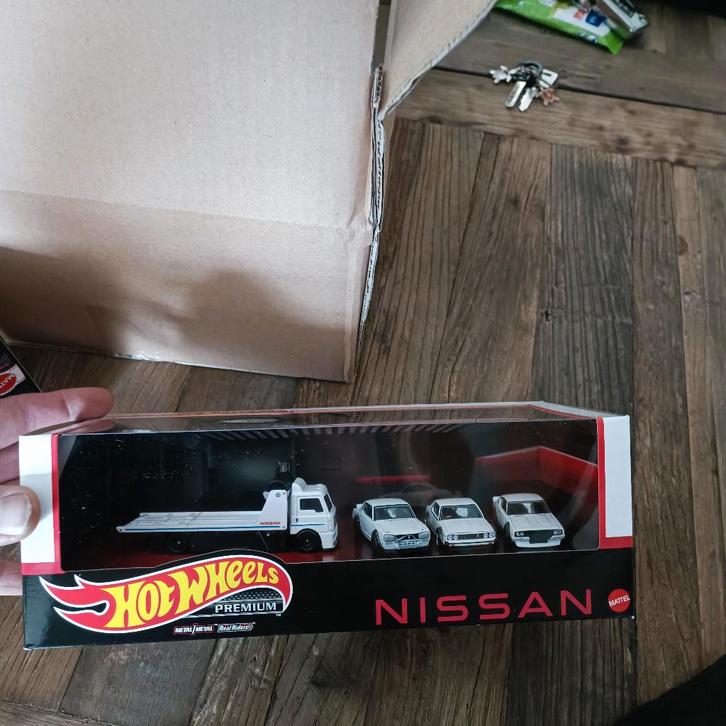 Hot Wheels Premium Diorama Garage Set NISSAN Skyline, Hobby en Vrije tijd, Modelauto's | Overige schalen, Nieuw, Auto, Ophalen of Verzenden
