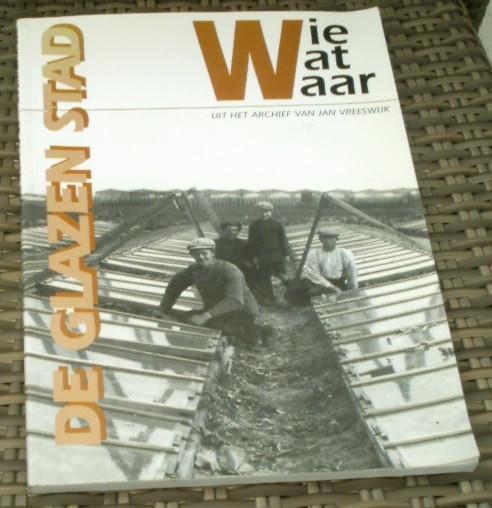 De glazen stad. Uit het archief van Jan Vreeswijk., Boeken, Geschiedenis | Stad en Regio, Zo goed als nieuw, Ophalen of Verzenden