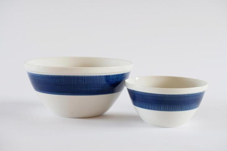 Koka blå schalen 2x Hertha Bengtson, Huis en Inrichting, Keuken | Servies, Zo goed als nieuw, Schaal of Schalen, Overige stijlen