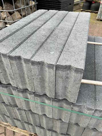 Partij banden 12x25x100 antraciet beschikbaar voor biedingen