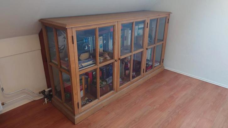 Mooie ruime eiken vitrinekast in Nieuwstaat, Huis en Inrichting, Kasten | Vitrinekasten, Nieuw, 200 cm of meer, 25 tot 50 cm, Met deur(en)