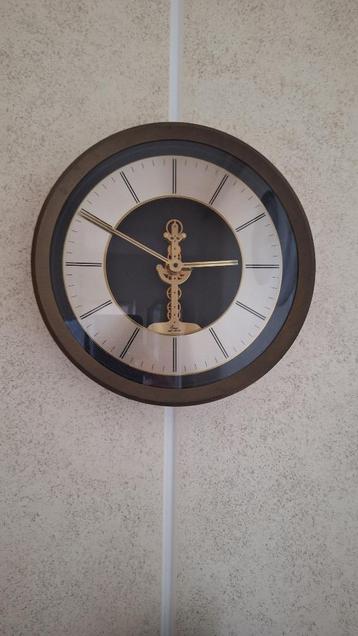 Skeletklok beschikbaar voor biedingen