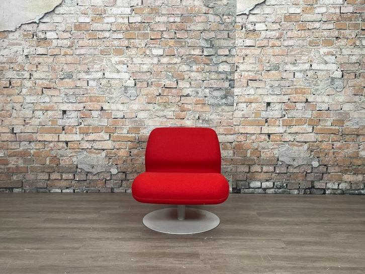 Fritz Hansen Attitude bij TheReSales, Huis en Inrichting, Fauteuils, Zo goed als nieuw, Metaal, Stof, 50 tot 75 cm, 75 tot 100 cm