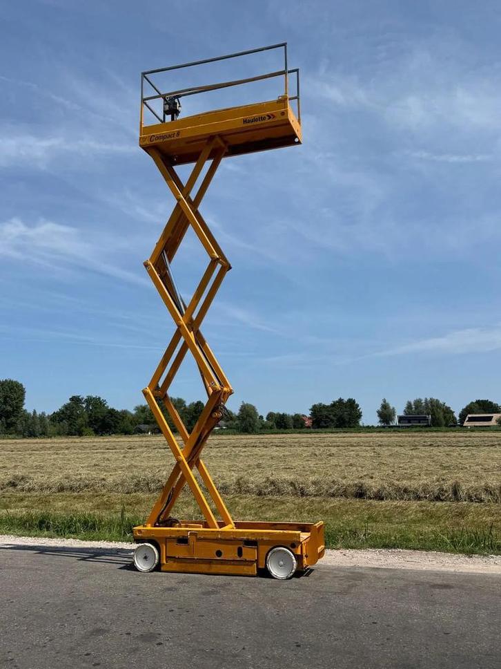 Haulotte Compact 8 nieuwe batterije ! (bj 2005), Zakelijke goederen, Machines en Bouw | Liften, Steigers en Ladders