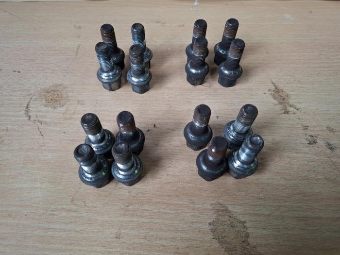 Wielbouten set van een Volkswagen UP, Auto-onderdelen, Remmen en Aandrijving, Volkswagen, Gebruikt, 3 maanden garantie, Verzenden
