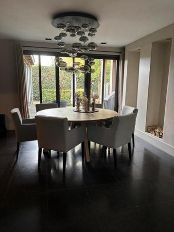 Prachtige Eethoek met ronde tafel beschikbaar voor biedingen