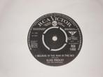 Elvis Presley    Crying In The Chapel   UK     Orgineel, Ophalen of Verzenden, Zo goed als nieuw, 7 inch, Single