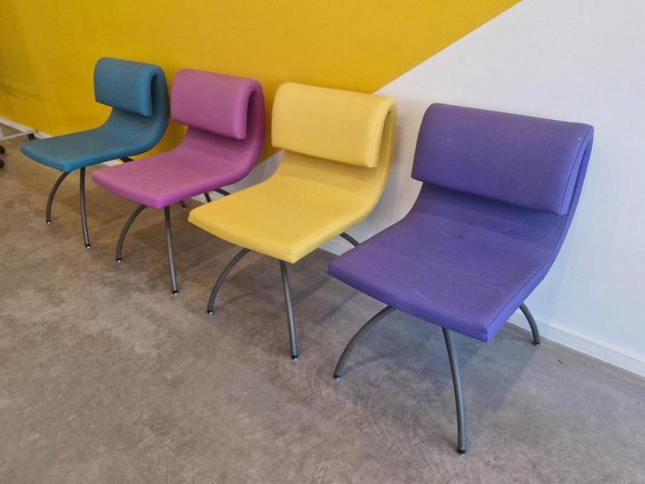 4x design stoel / wachtkamerstoel gevouwen rugleuning, Huis en Inrichting, Stoelen, Zo goed als nieuw, Vier, Metaal, Stof, Ophalen of Verzenden