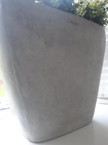 2 x grote landelijke/ moderne bloempot/bak/plantenbak- beton beschikbaar voor biedingen