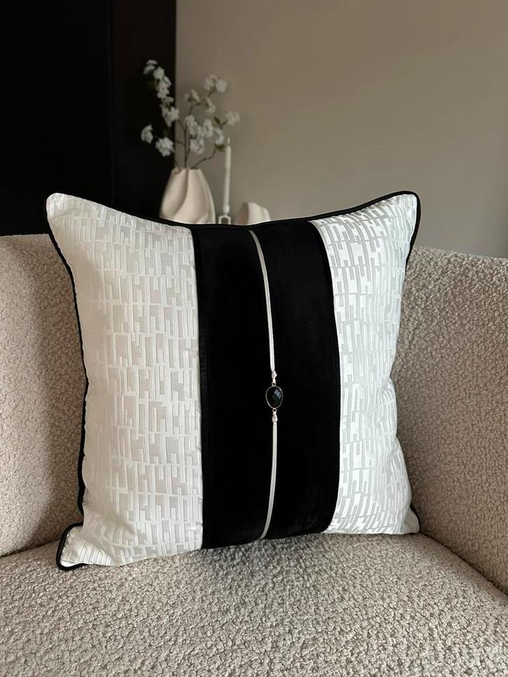 Luxe handgemaakte sierkussen 45x45, Huis en Inrichting, Woonaccessoires | Kussens, Nieuw, Wit, Ophalen of Verzenden