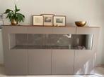 KARAT vitrinekast met verlichting, Huis en Inrichting, Ophalen, Strak, Met deur(en), 100 tot 150 cm