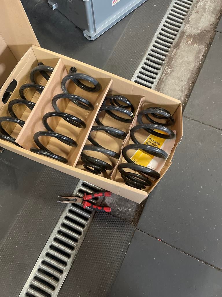 Renault Trafic veren set 4x  Trafic nieuw 2014-2026, Ophalen of Verzenden, Nieuw, Renault