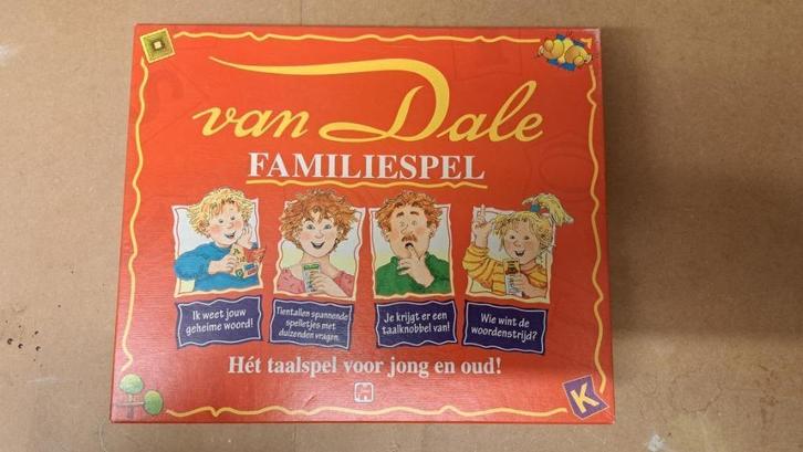 Van Dale Familiespel - Jumbo, Hobby en Vrije tijd, Gezelschapsspellen | Bordspellen, Gebruikt, Een of twee spelers, Drie of vier spelers