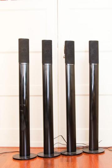 4x Harman Kardon surroundspeakers + stands beschikbaar voor biedingen