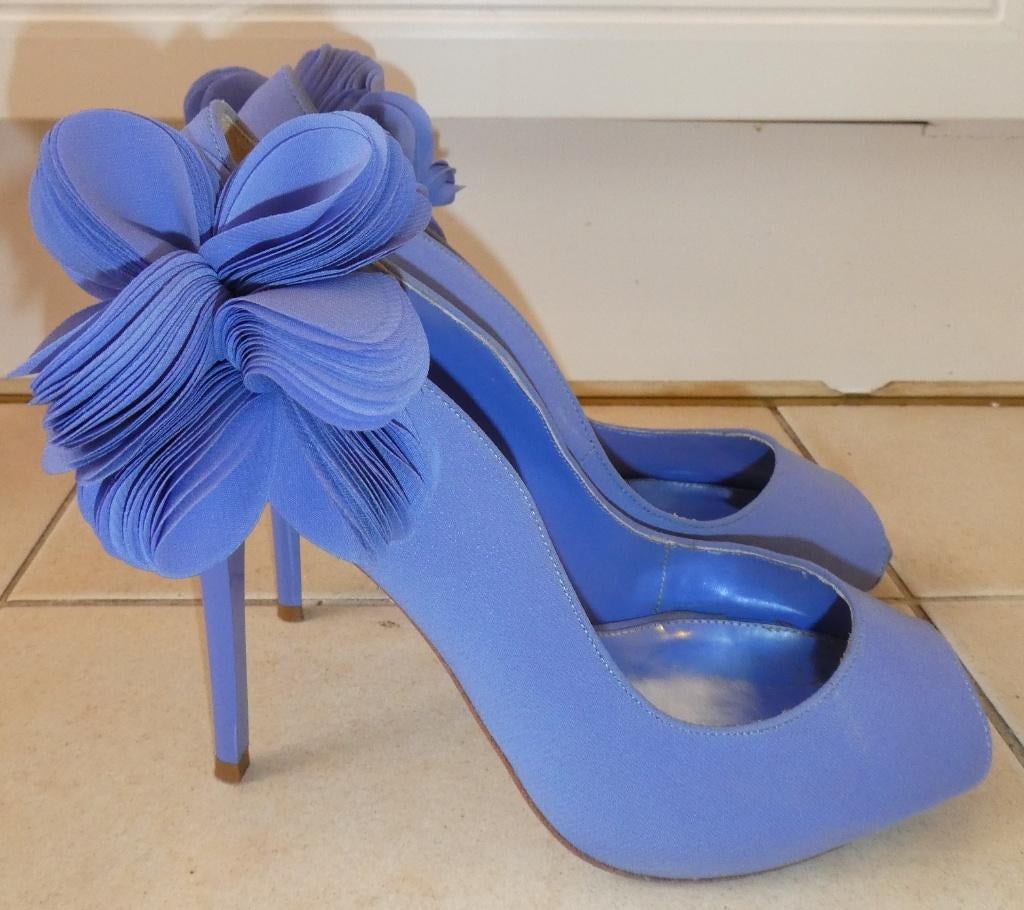 Karen Millen pumps maat 39 lavendelblauw peeptoe rozet, Pumps, Karen Millen, Zo goed als nieuw, Verzenden