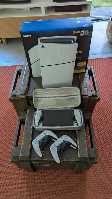 PS5 Slim Digital Edition, 2 Controllers en PS Portal beschikbaar voor biedingen