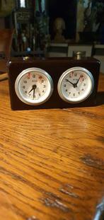 Bakeliete schaakklok jaren 50/60 werkt...., Antiek en Kunst, Antiek | Klokken, Ophalen of Verzenden