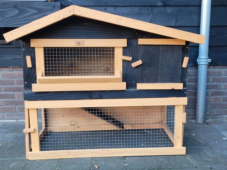 Zwart konijnenhok, Dieren en Toebehoren, Knaagdieren en Konijnen | Hokken en Kooien, Zo goed als nieuw, Hok, 90 cm of meer, 110 cm of meer
