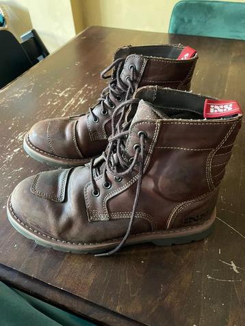 Motor- en of werkschoenen beschikbaar voor biedingen