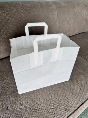 Papieren snacktasjes 32x17x25 (lxbxh) beschikbaar voor biedingen