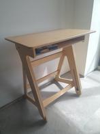 hoog laag bureau in blank Scandinavisch hout, Huis en Inrichting, Bureaus, Ophalen, In hoogte verstelbaar, Zo goed als nieuw, Stabureau