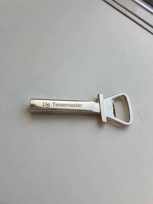 Zilverkleurige Flesopener met Tekst "De Tweemaster" -, Huis en Inrichting, Keuken | Keukenbenodigdheden, Ophalen of Verzenden