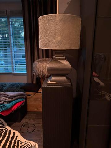 Antraciete Lamp met Zuil - Zo Goed Als Nieuw! beschikbaar voor biedingen