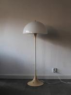 Vintage Deense vloerlamp 'Panthella' door Louis Poulsen, Huis en Inrichting, Lampen | Vloerlampen, Ophalen, Kunststof, Gebruikt