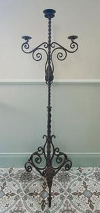 Zeer grote, antiek, ijzeren kerkkandelaar/ altaar kandelaar, Antiek en Kunst, Antiek | Kandelaars, Ophalen, Koper of Brons