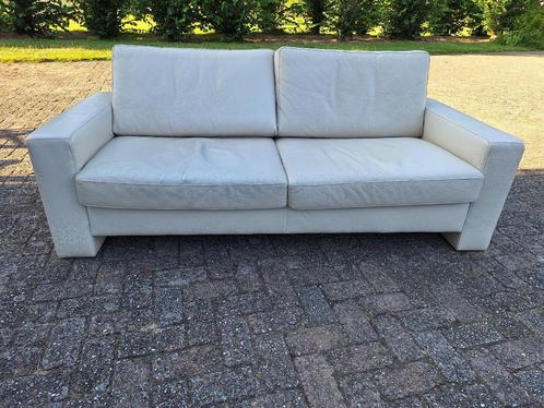 Witte Leren Bank van Ewald Schillig design, Huis en Inrichting, Banken | Voetenbanken en Poefen, Gebruikt, 75 tot 100 cm, 125 cm of meer